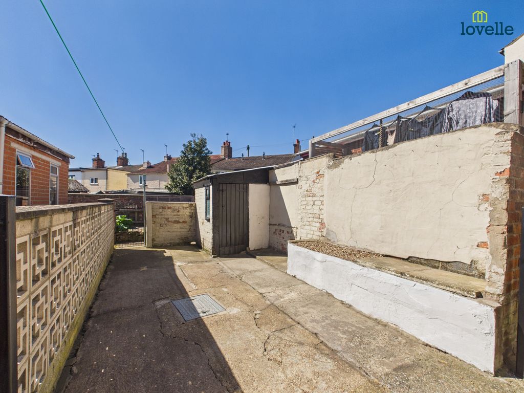 Property photo 2 of 12