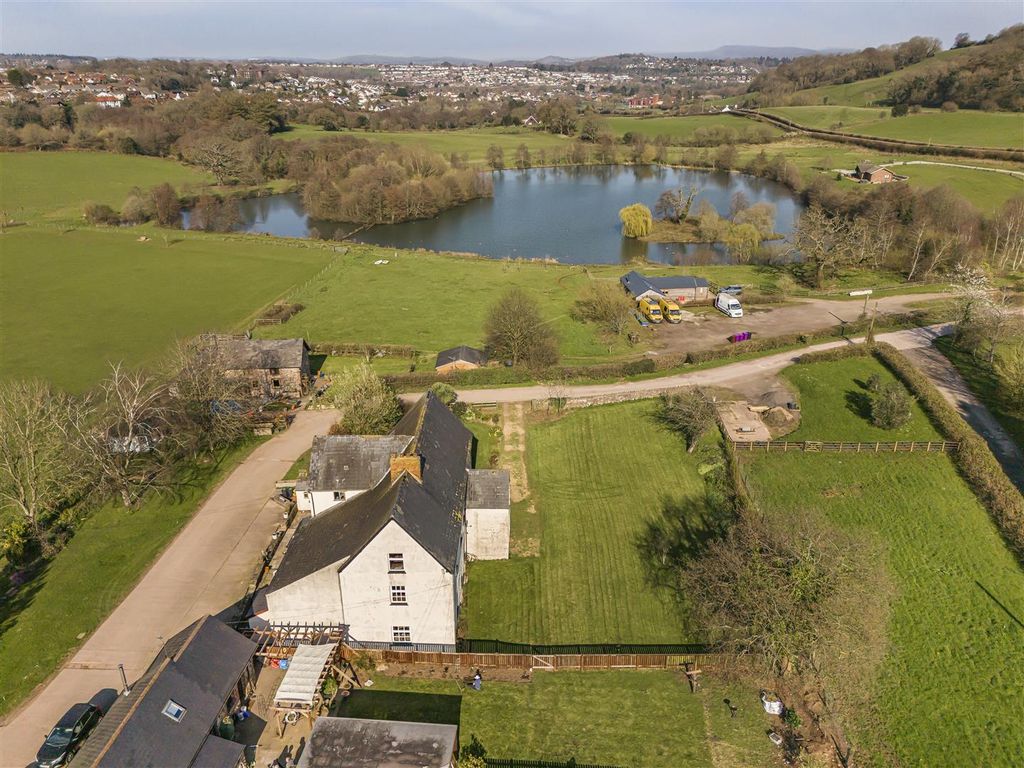 Property photo 2 of 39