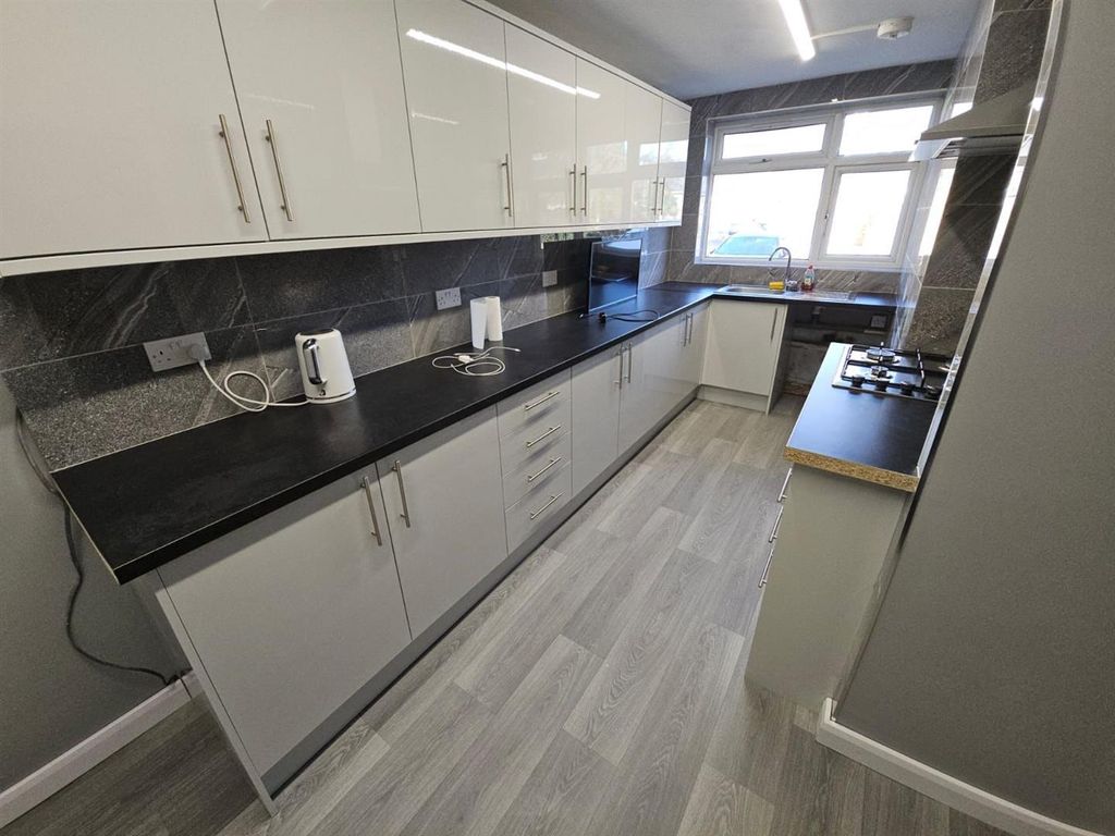 Property photo 2 of 5 4Ijsuuipcegzic--Gsbahw.Jpg