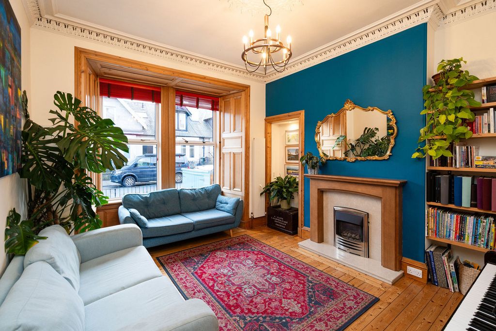 Property photo 2 of 34