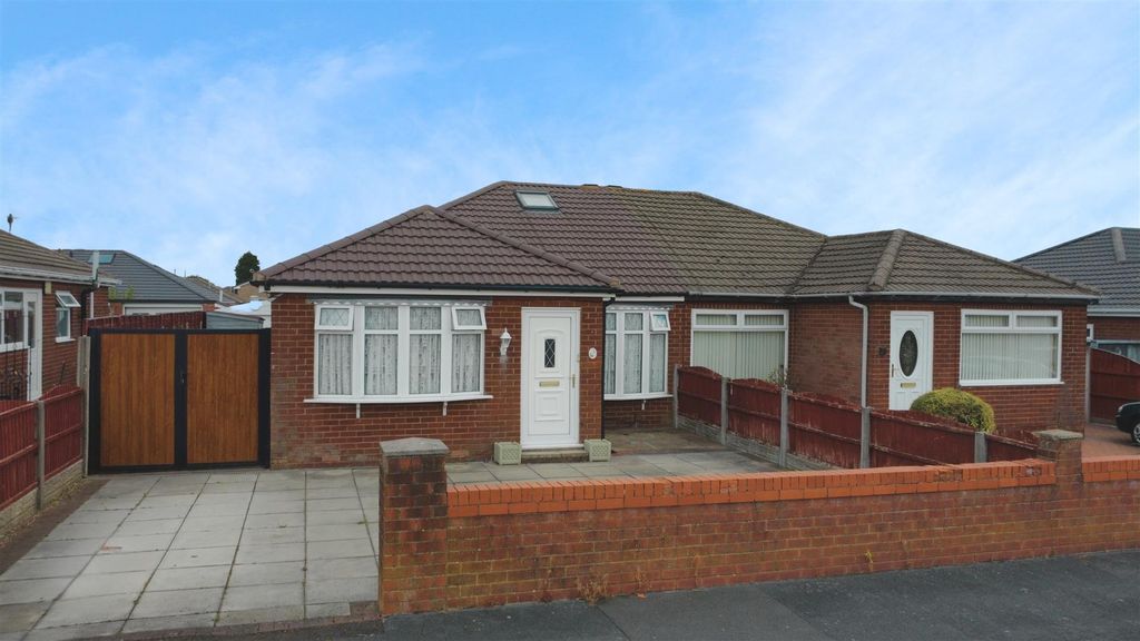 Property photo 1 of 21 Hyacinth Close For Sale