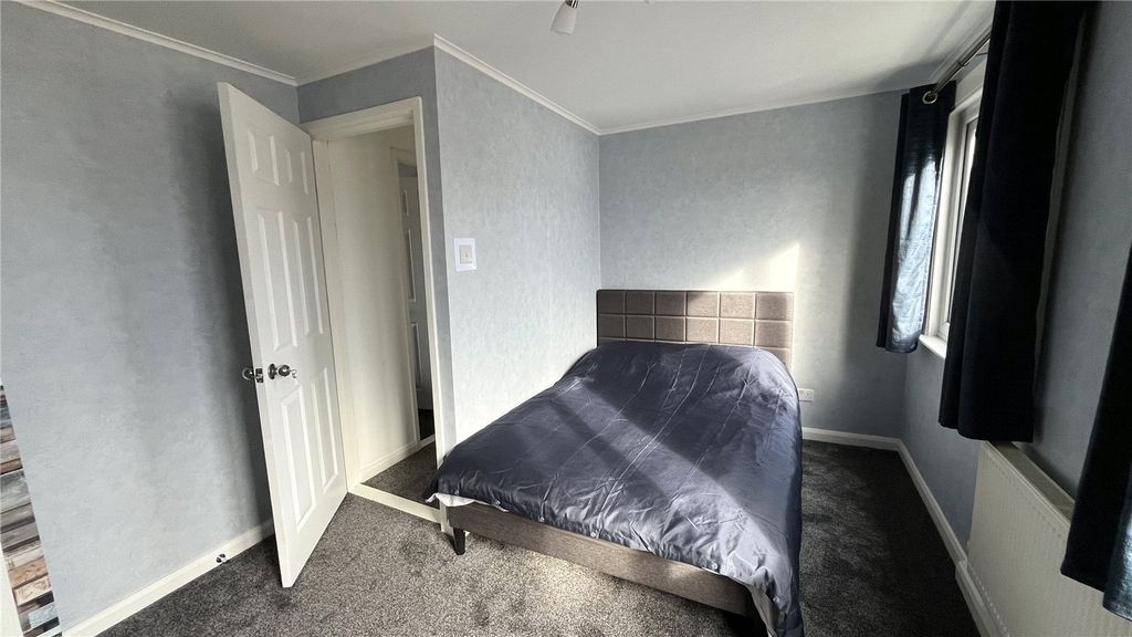 Property photo 2 of 6 Picture No. 12