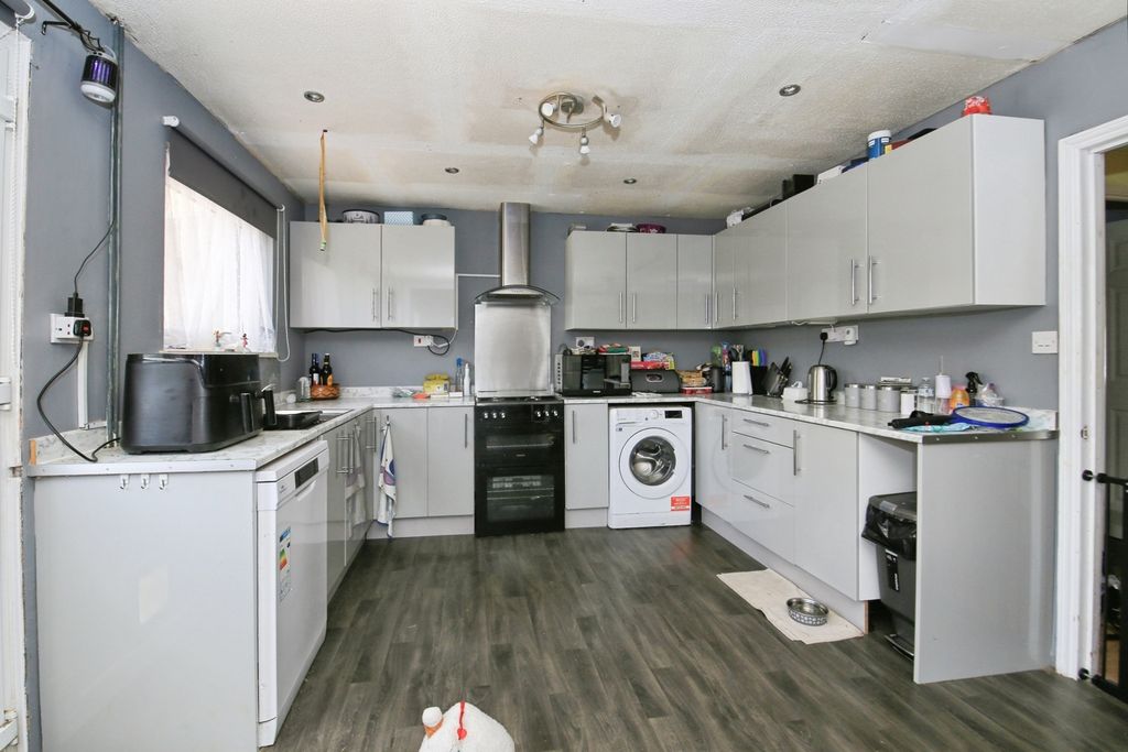 Property photo 2 of 11 Pbox-Img.Jpg