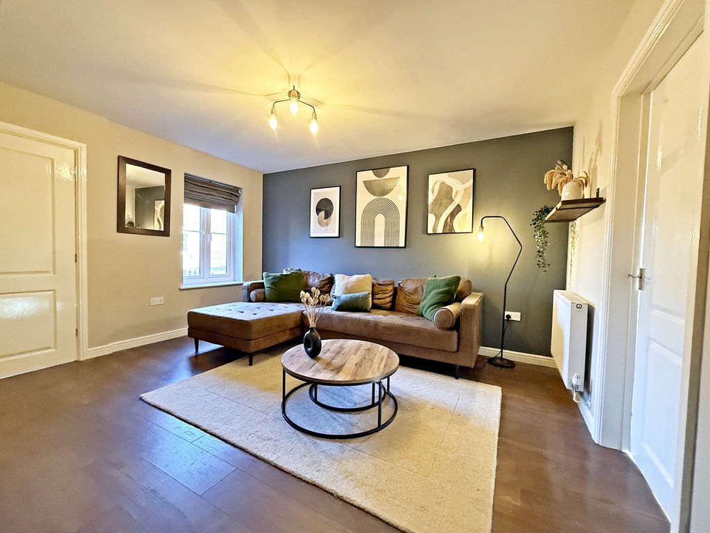 Property photo 2 of 23 Lounge