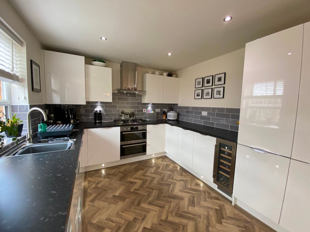 Property photo 2 of 27