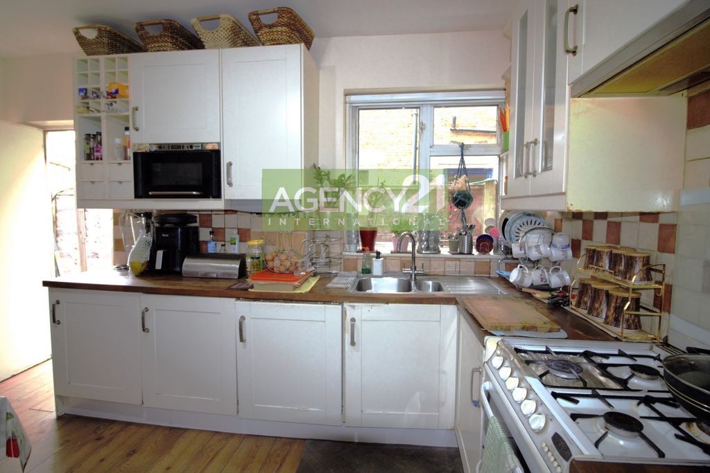 Property photo 3 of 9 Photo 11