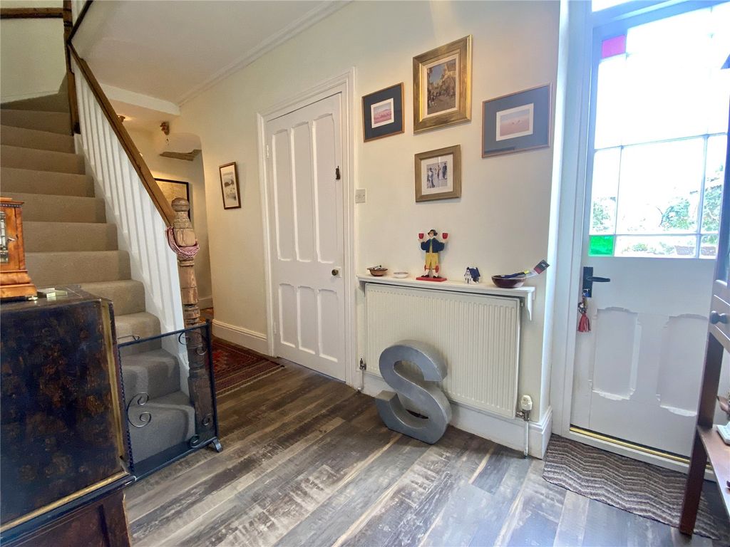 Property photo 2 of 28