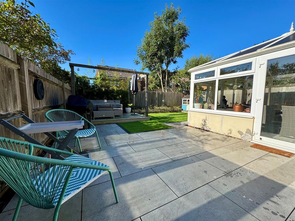 Property photo 2 of 17 Gdn.Jpg