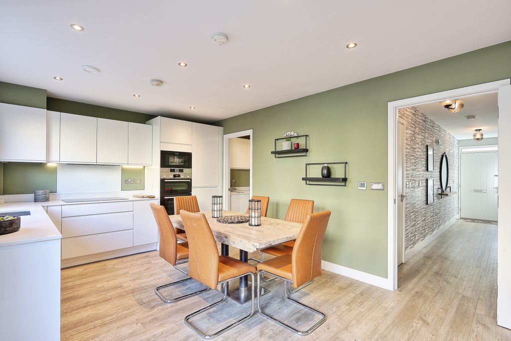 Property photo 2 of 38 5Q