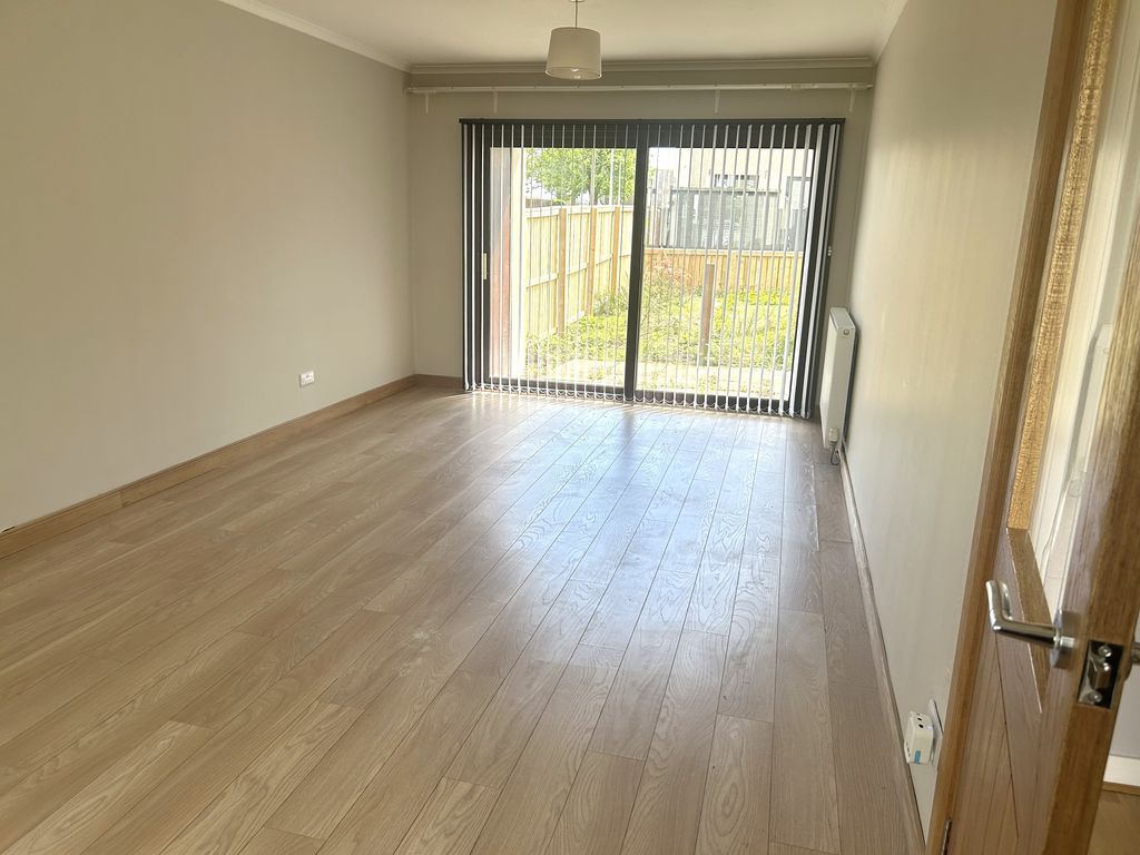 Property photo 3 of 23 Lounge