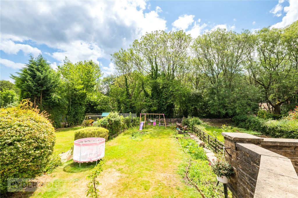 Property photo 2 of 21 Garden