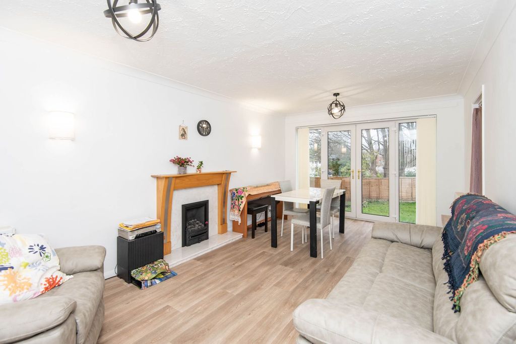 Property photo 3 of 25