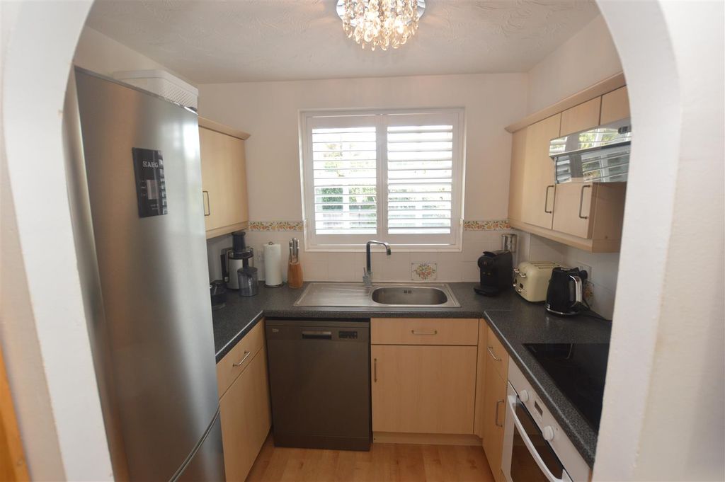 Property photo 2 of 20 Kitchen