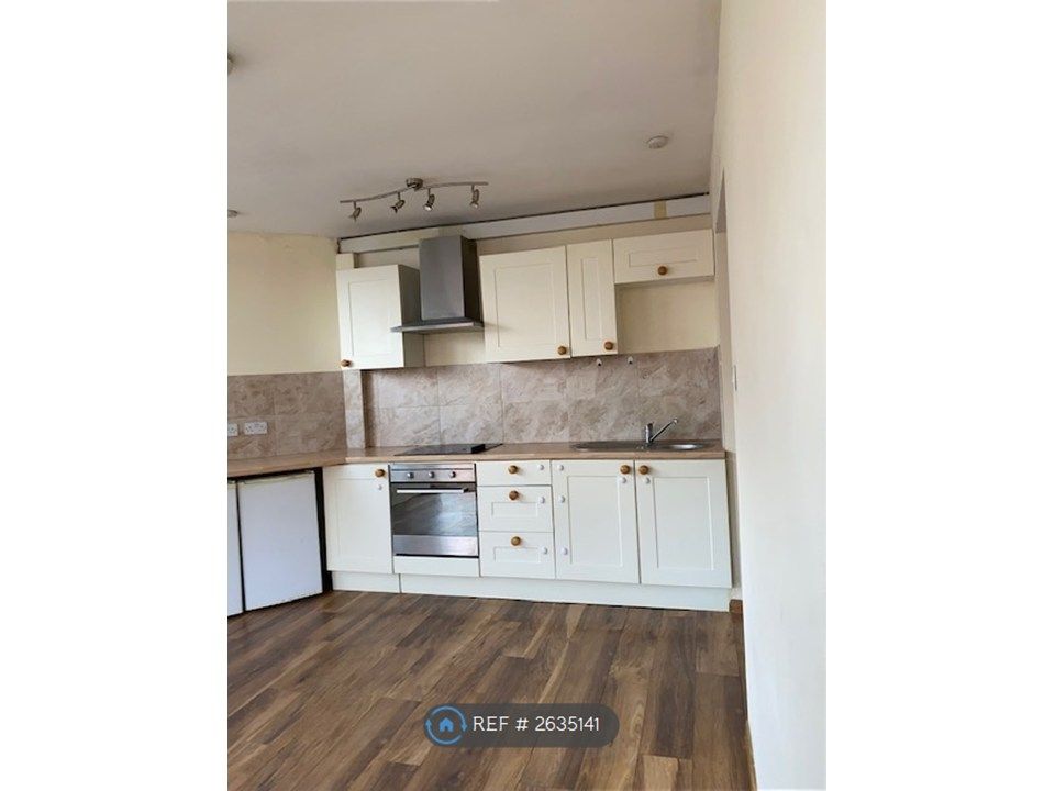 Property photo 2 of 8 Kitchen