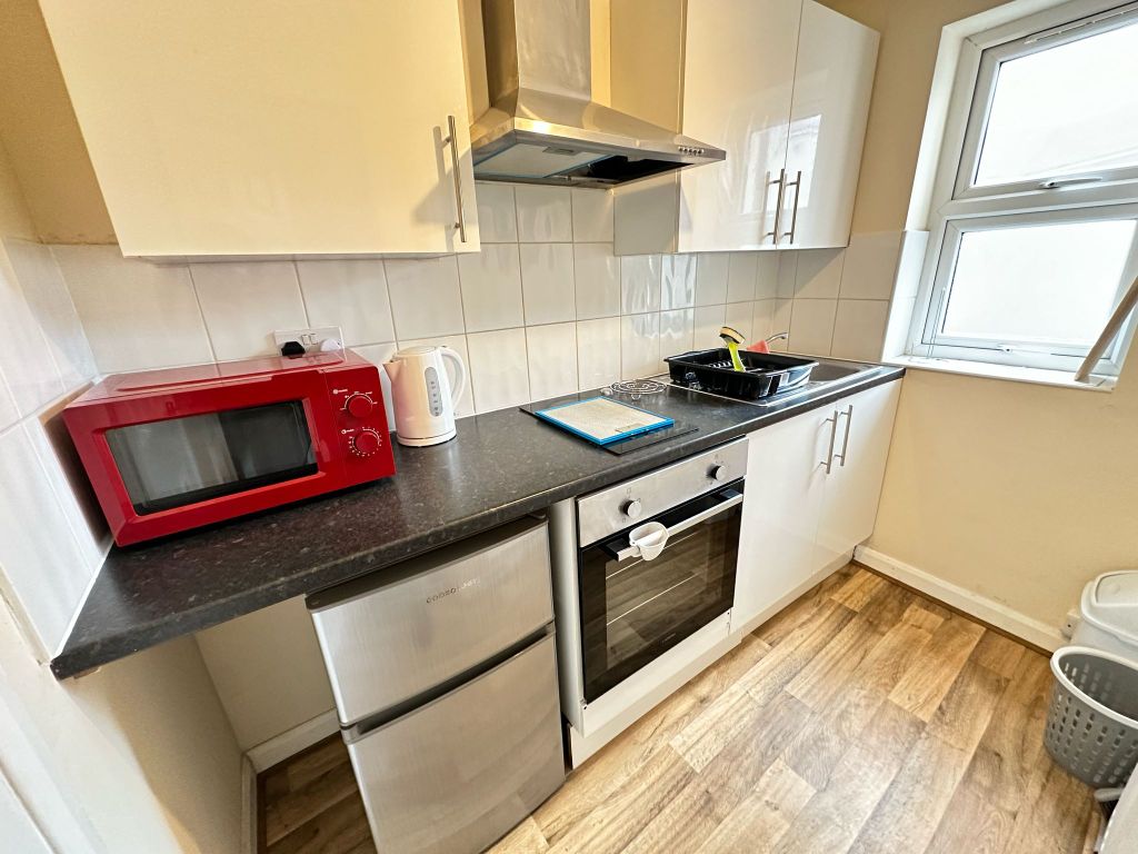 Property photo 2 of 28