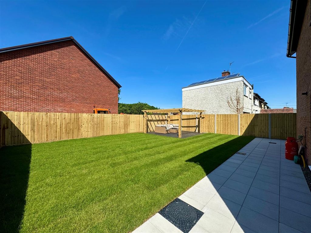 Property photo 3 of 18 Garden 2.Jpg