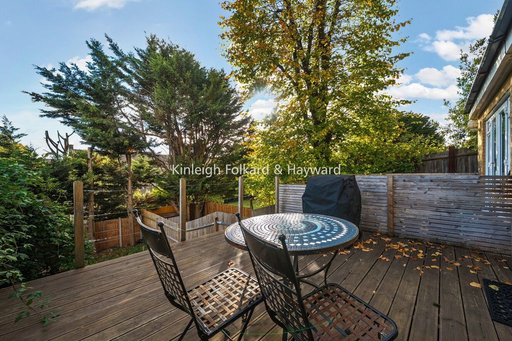 Property photo 2 of 18 Picture No. 14