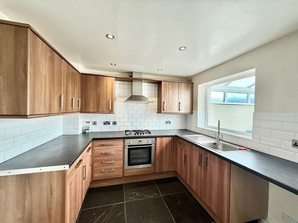 Property photo 3 of 15 Kitchen