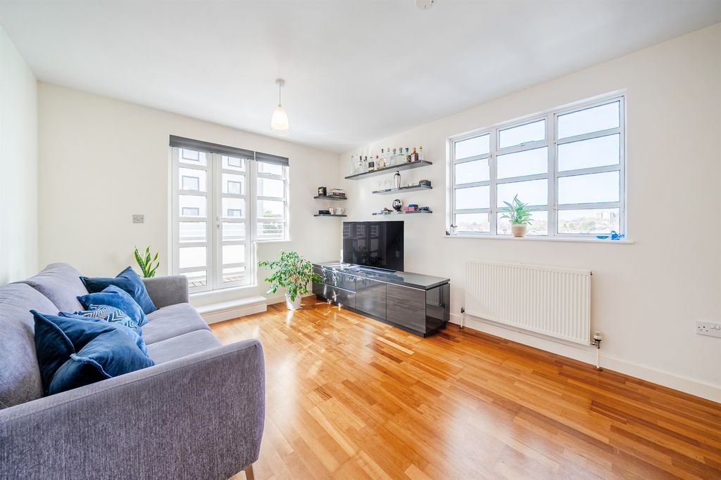 Property photo 2 of 11