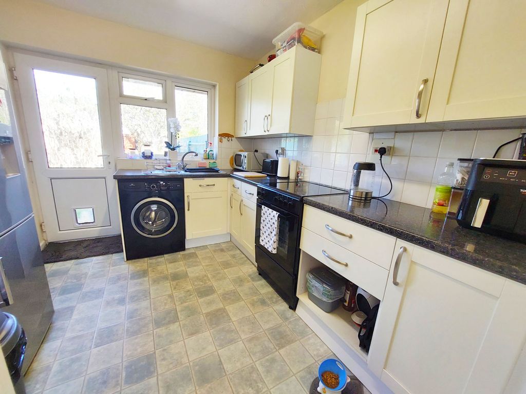 Property photo 3 of 10 Ldc 56 Kitchen