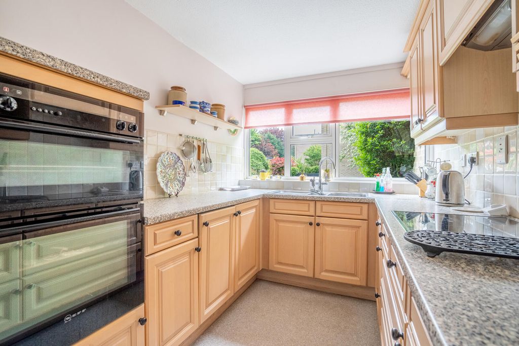 Property photo 3 of 17 Kitchen