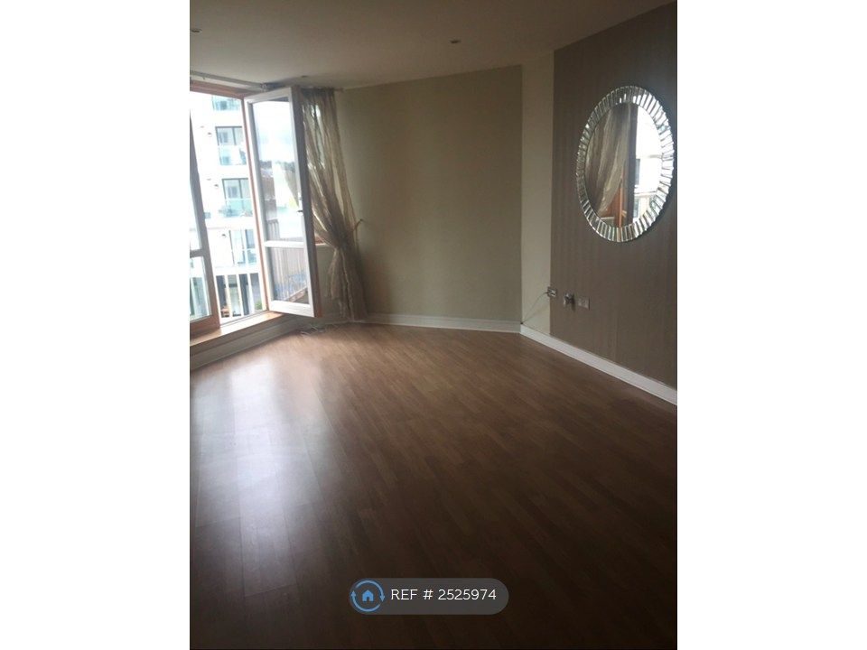 Property photo 3 of 19 Living Room