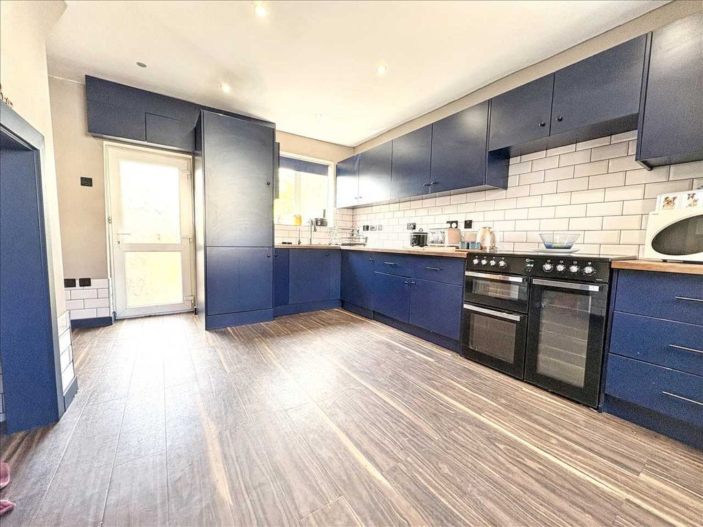 Property photo 2 of 23 Kitchen
