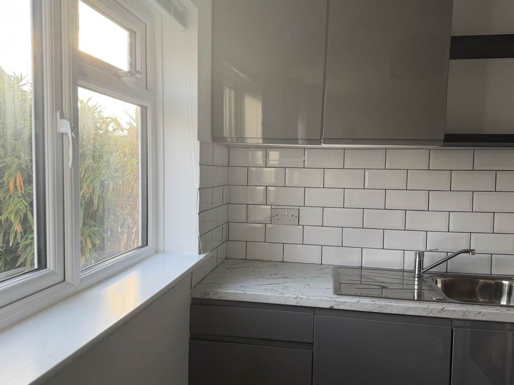 Property photo 1 of 8 Kitchen
