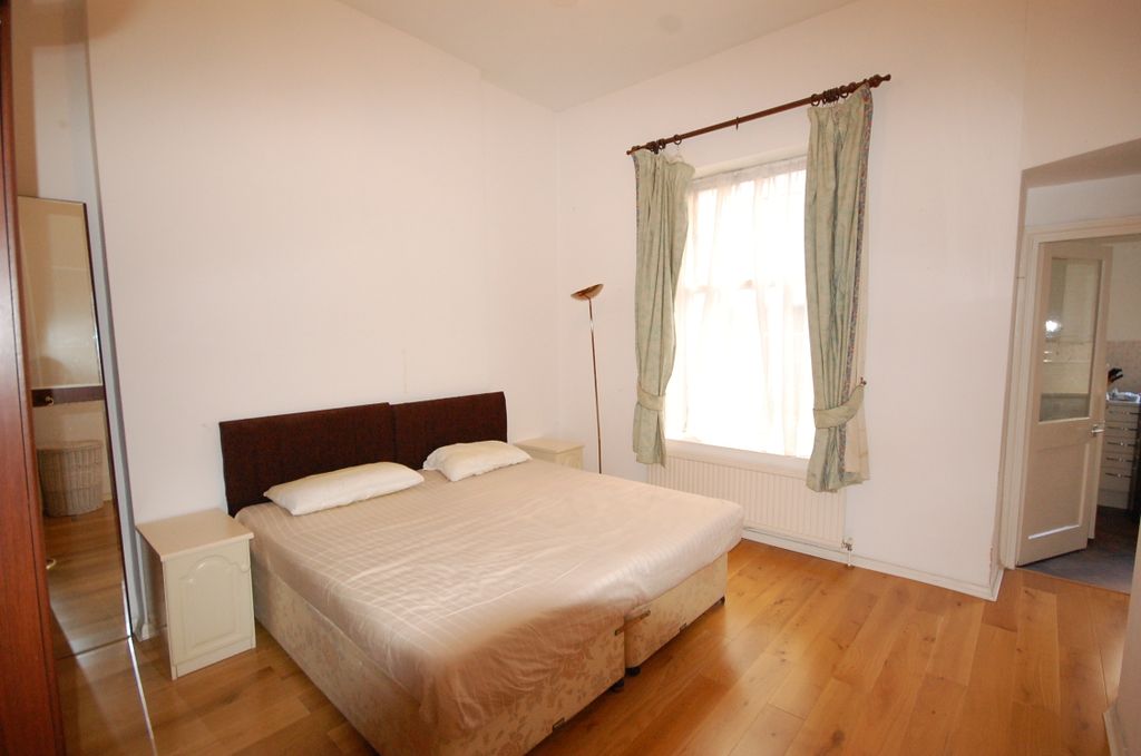 Property photo 3 of 6 Bedroom