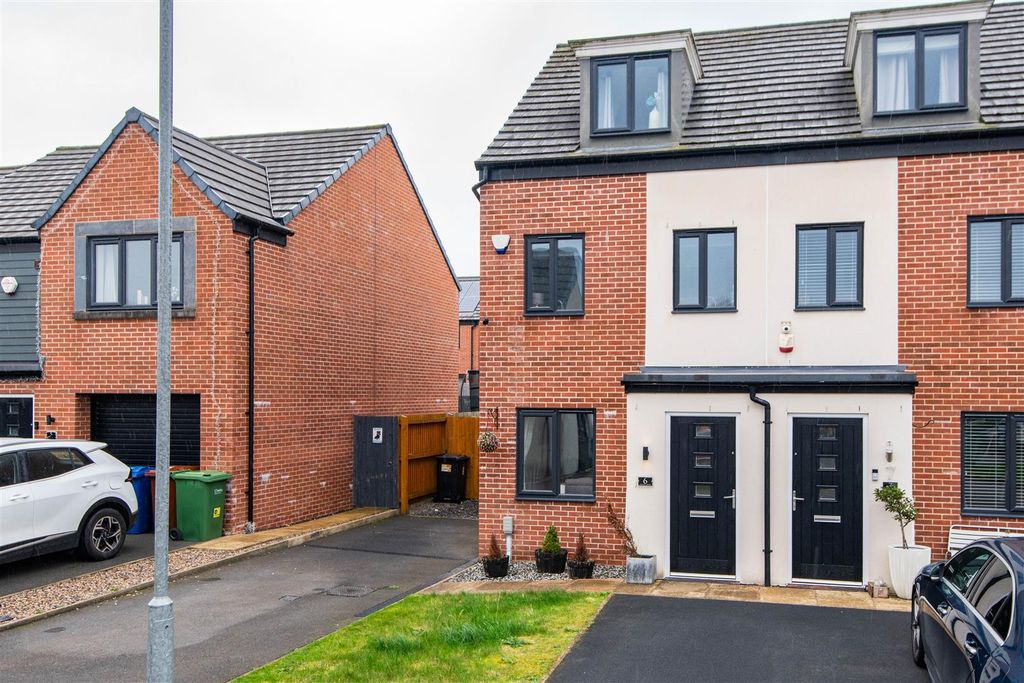 Property photo 1 of 17 Front External