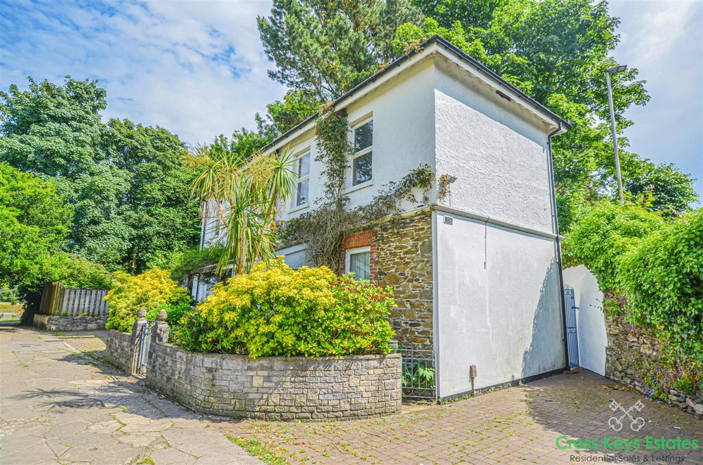 Property photo 1 of 24 Cross Keys Estates
