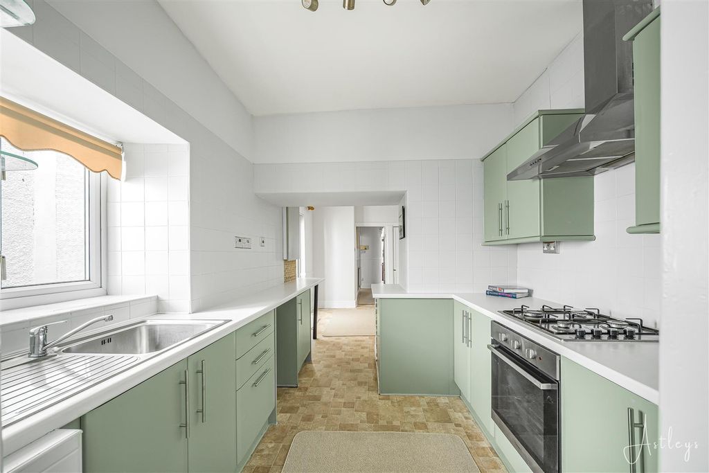 Property photo 3 of 23 Kitchen/Diner