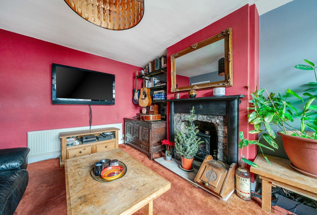 Property photo 3 of 18 1388316-18-694143...