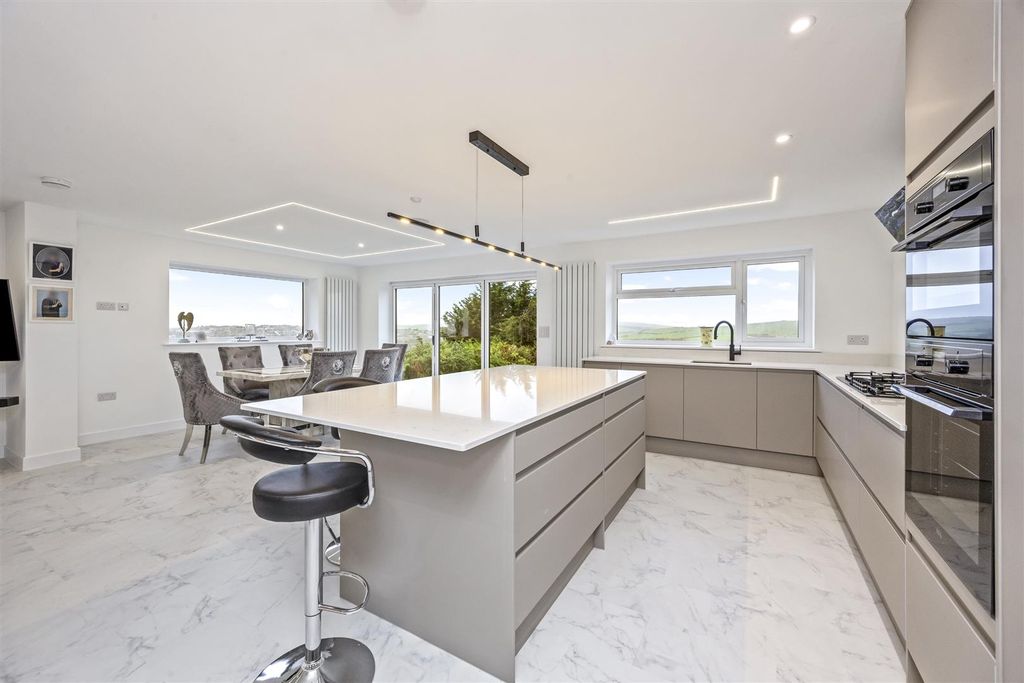 Property photo 1 of 27 Open Plan Living Room/Kitchen