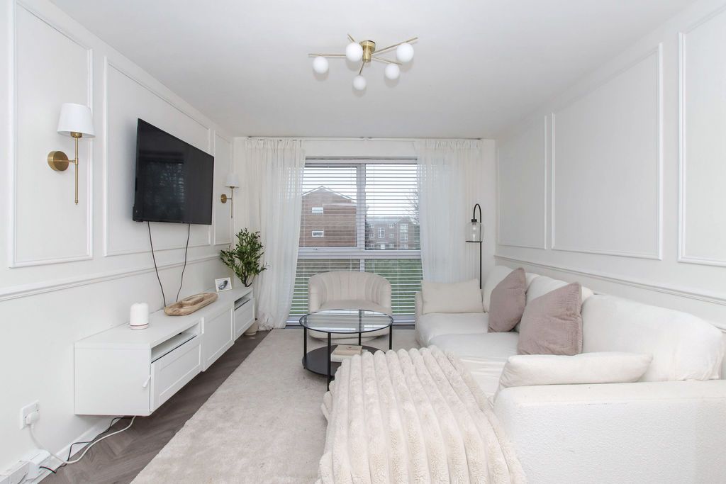 Property photo 2 of 8 Photo 4