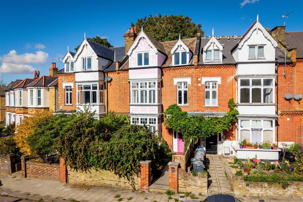 Property photo 1 of 15 Oxford Road South-27.Jpg