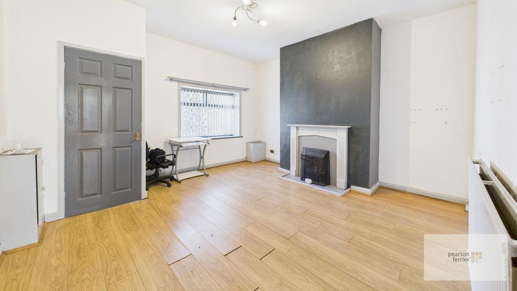 Property photo 2 of 8 Lounge