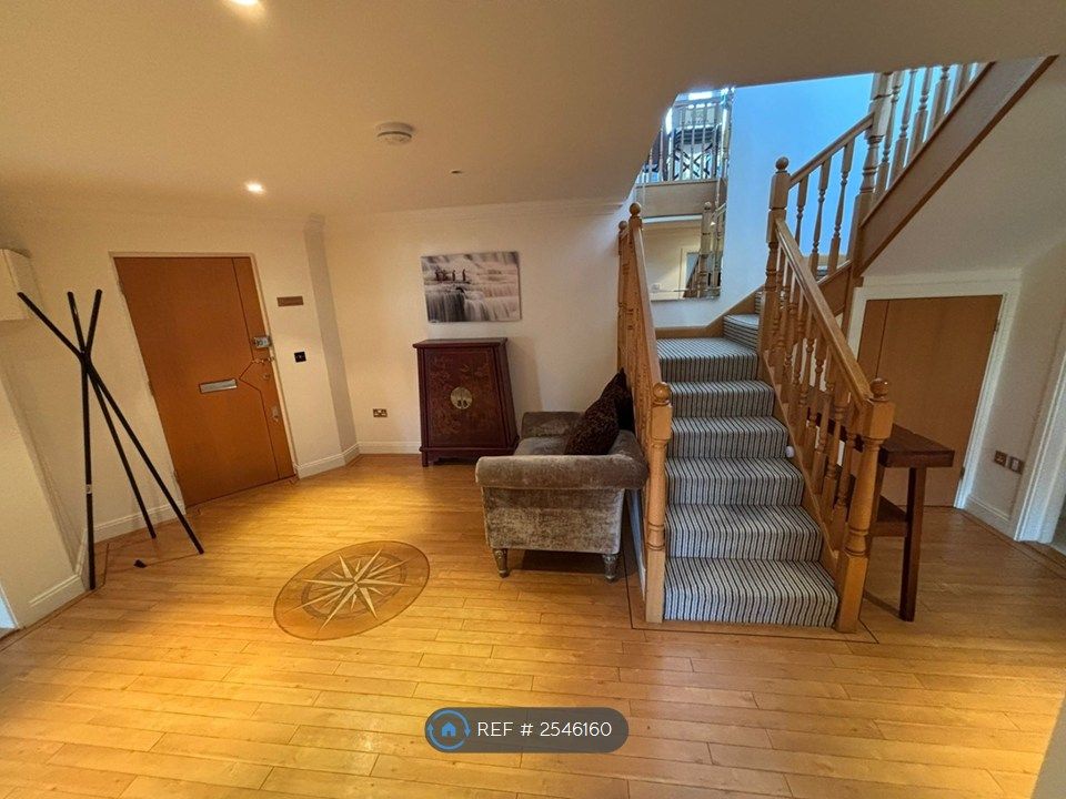 Property photo 2 of 23