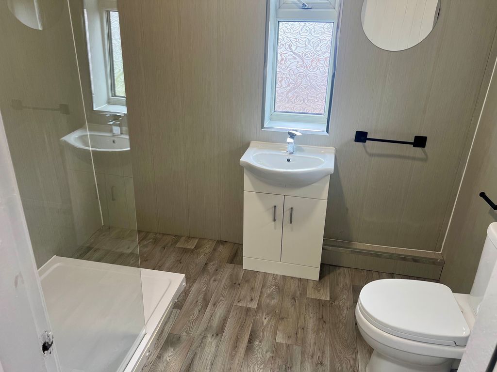 Property photo 3 of 7 Shower Room