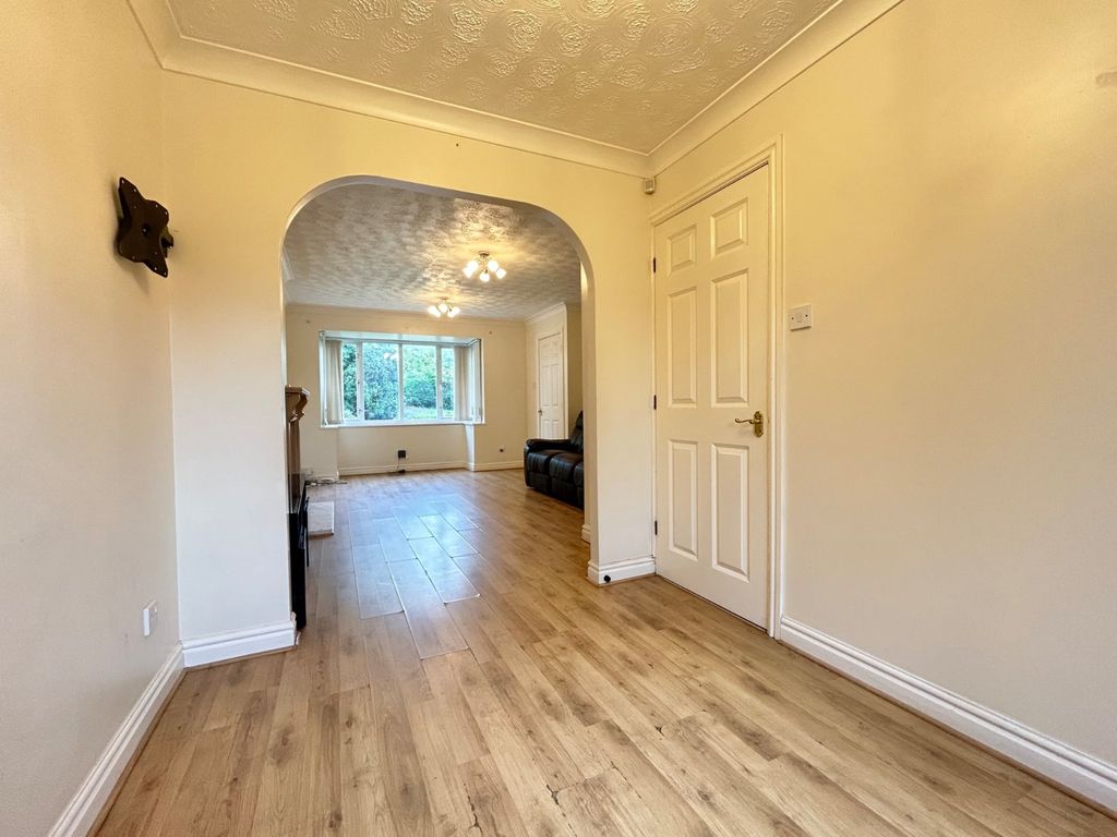 Property photo 3 of 16 Picture No. 21