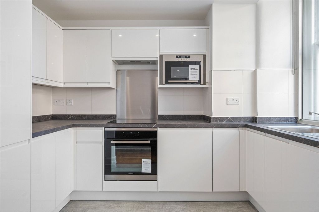 Property photo 2 of 11 Kitchen