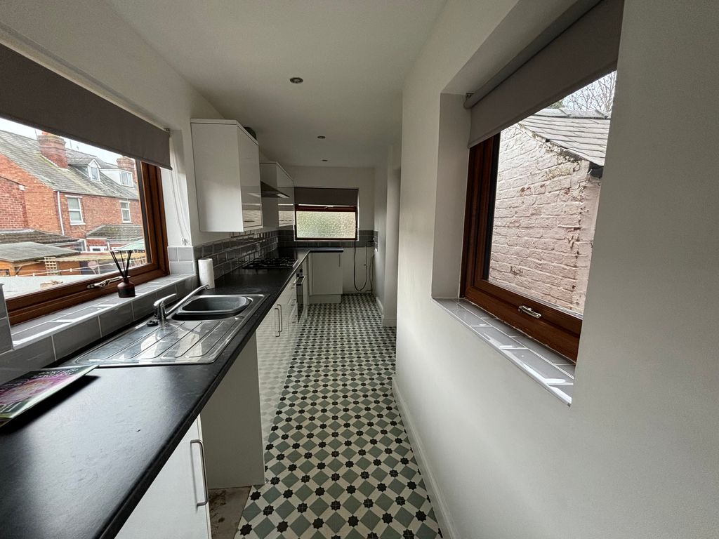 Property photo 3 of 17 Kitchen
