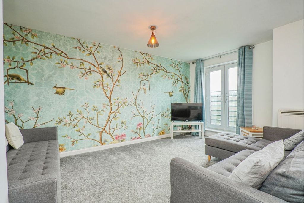 Property photo 3 of 14