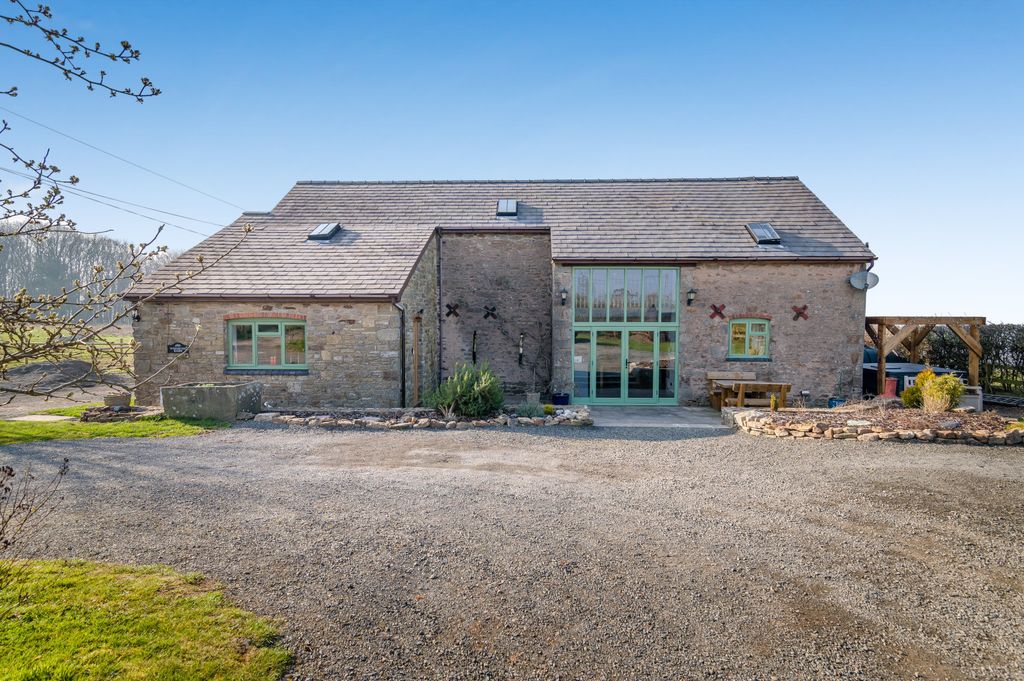 Property photo 1 of 32
