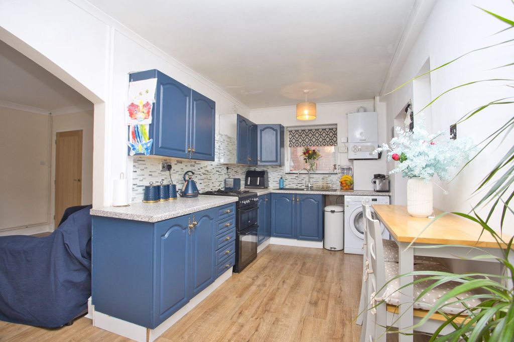 Property photo 3 of 11 Picture 3