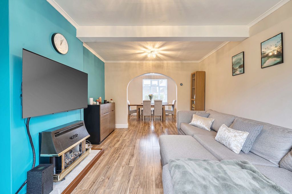 Property photo 3 of 21 1433707-7-69cd182...