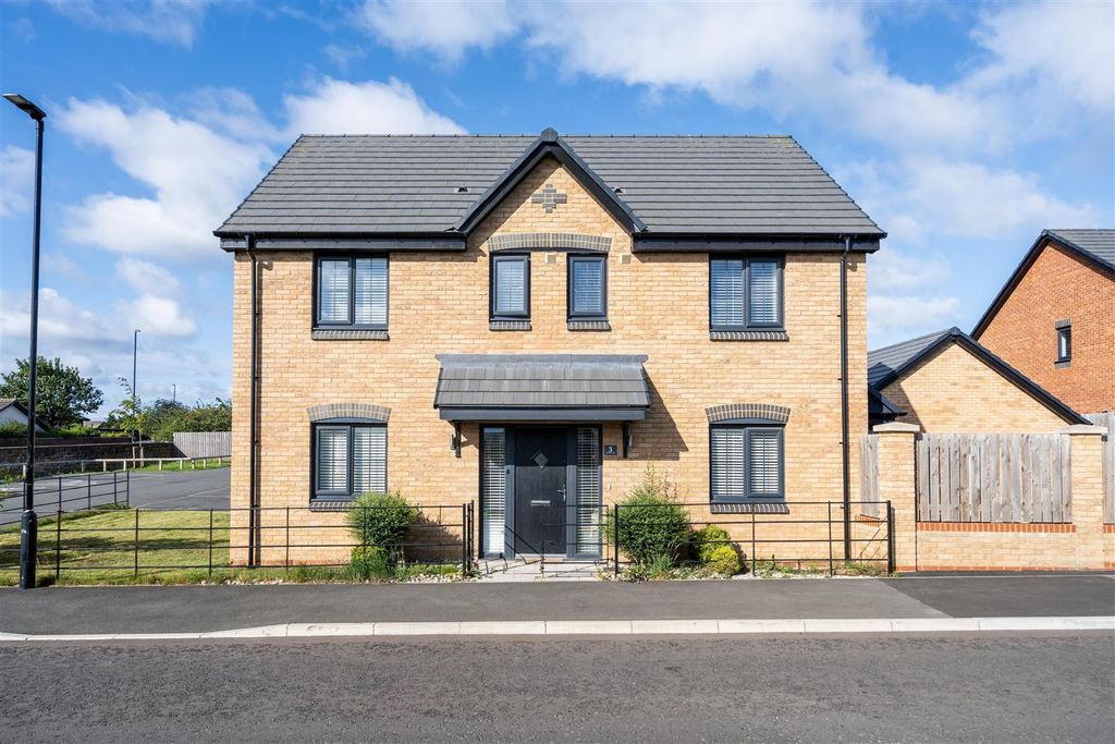 Property photo 1 of 12 External