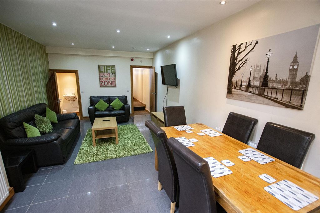 Property photo 2 of 15 Open Plan Kitchen/ L