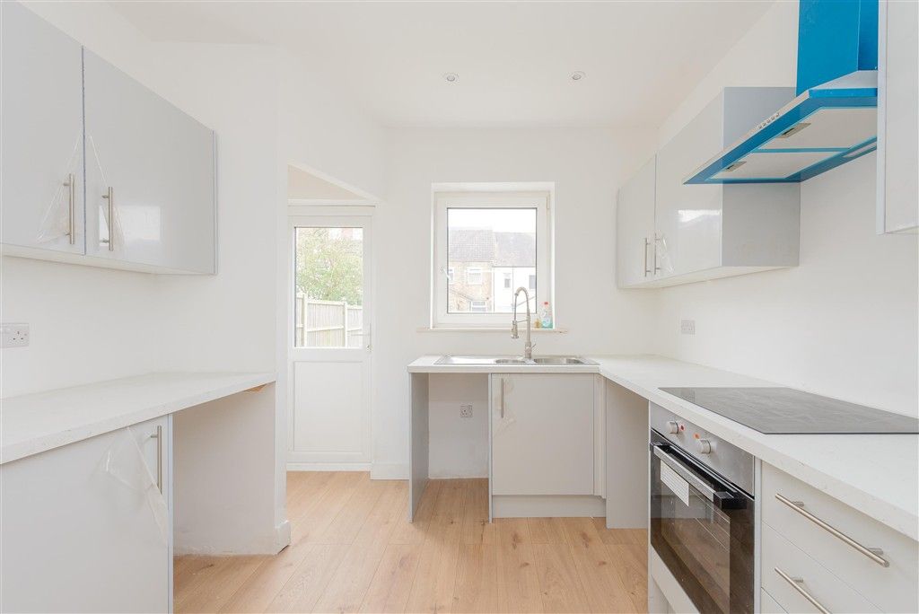 Property photo 3 of 12 Kitchen