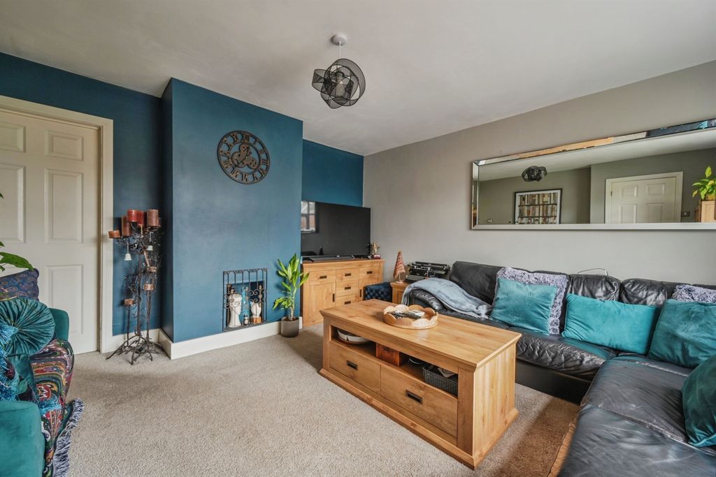 Property photo 3 of 17